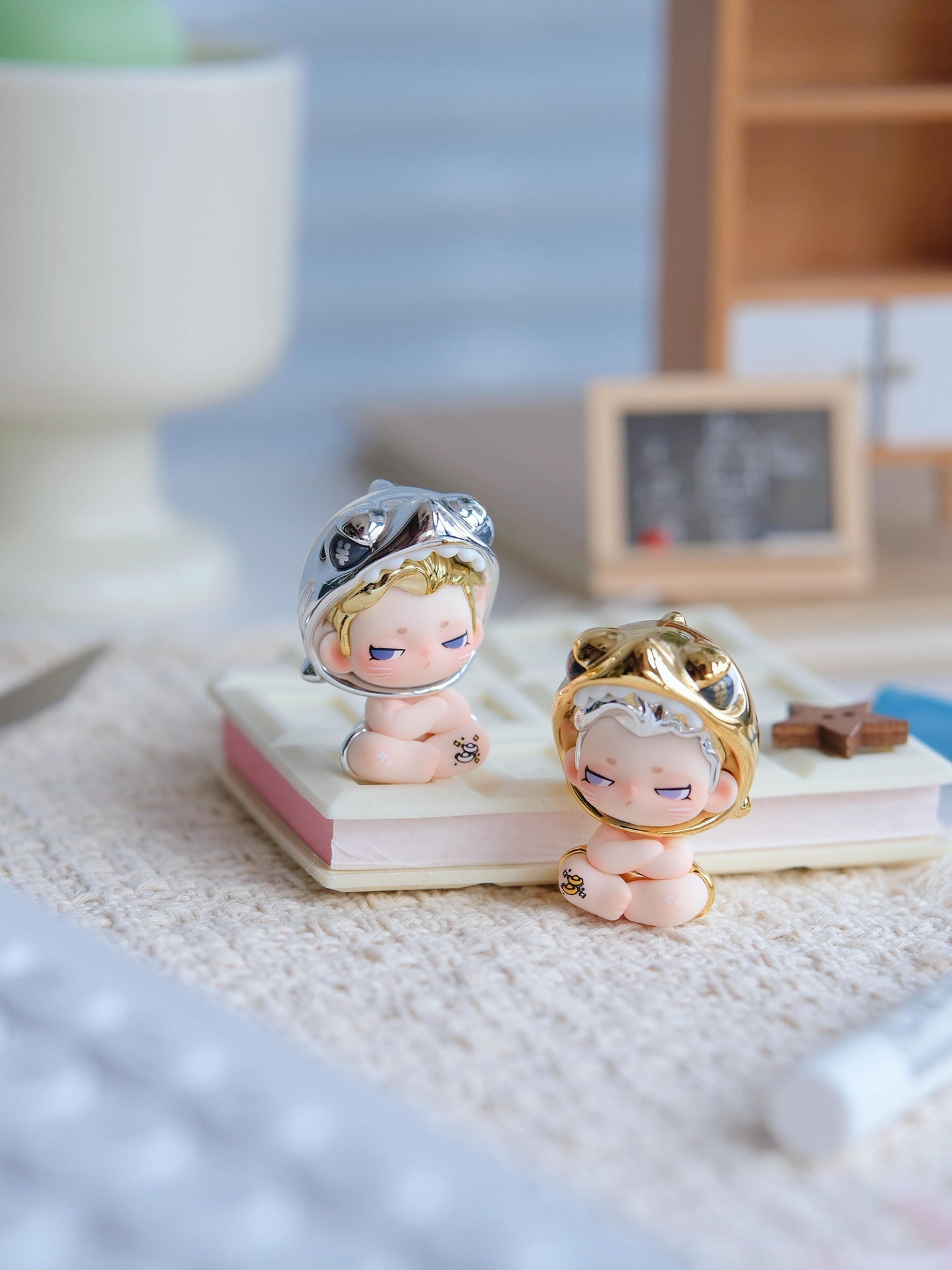 Dylan Shark into The Workplace Minibean Series toy surprise box Dolls