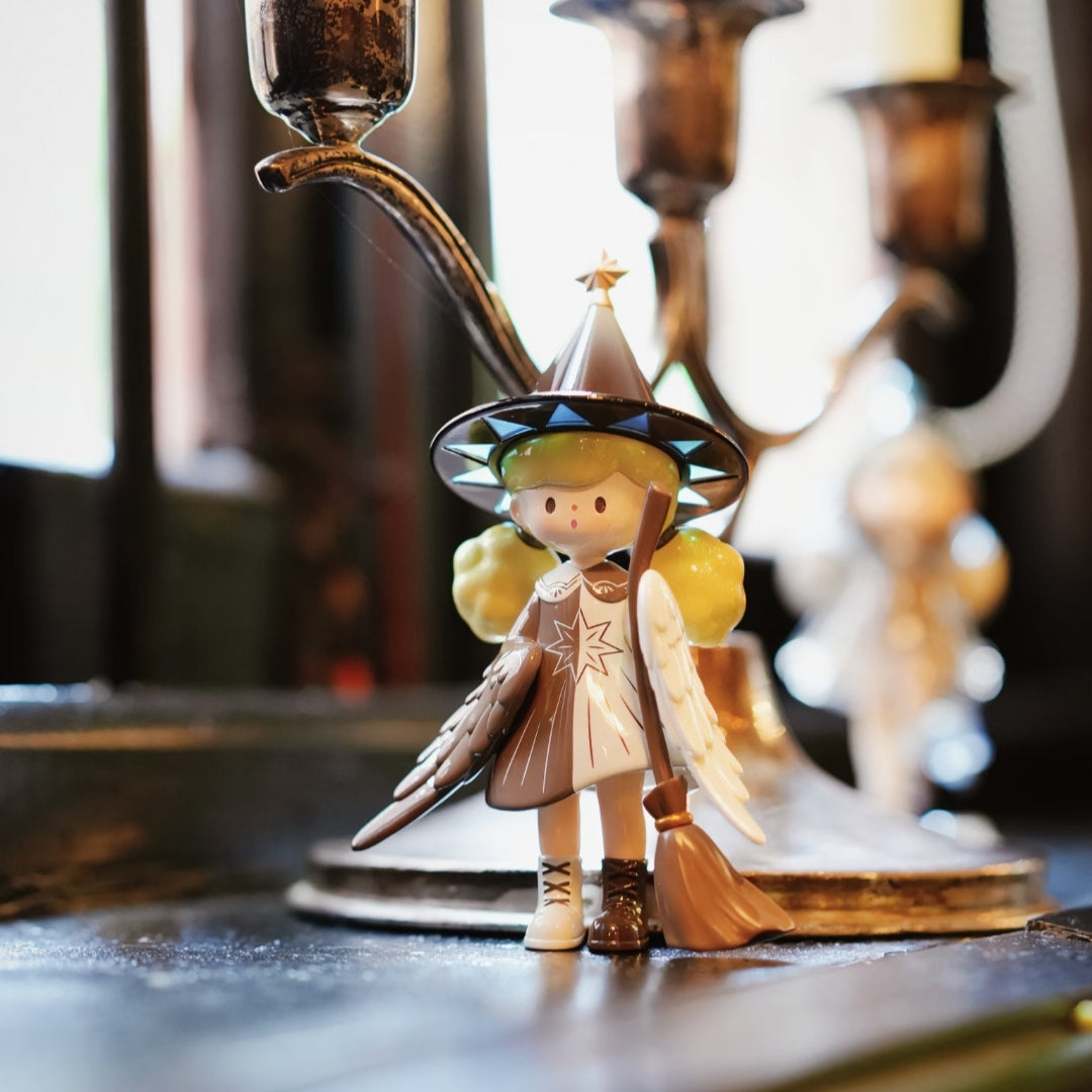 Molinta Chasing Light Series toy surprise box Dolls