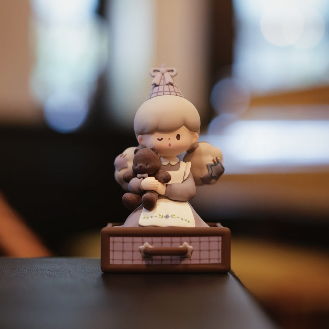 Molinta Chasing Light Series toy surprise box Dolls