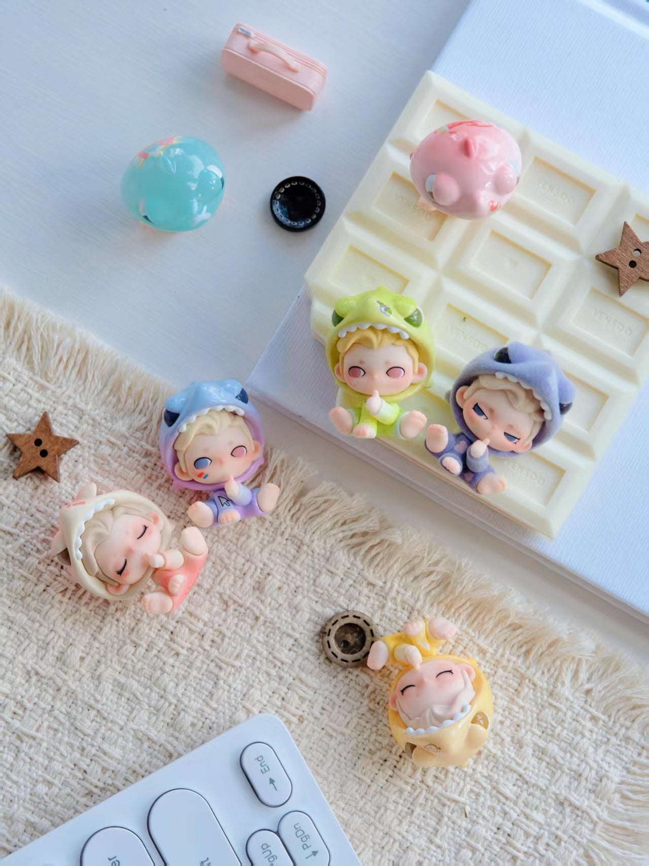 Dylan Shark into The Workplace Minibean Series toy surprise box Dolls