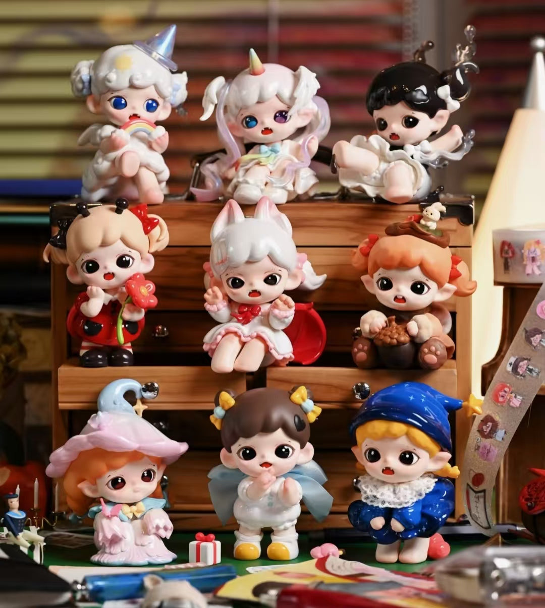Zoraa The Little Town in the Picture Book Series toy surprise box Dolls